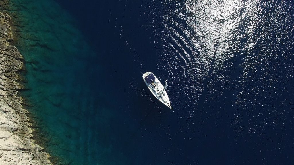Segelboot, Meer, Dronenansicht